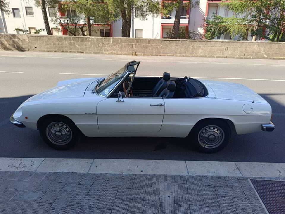 Image 24/50 of Alfa Romeo Spider 1600 Junior (1975)