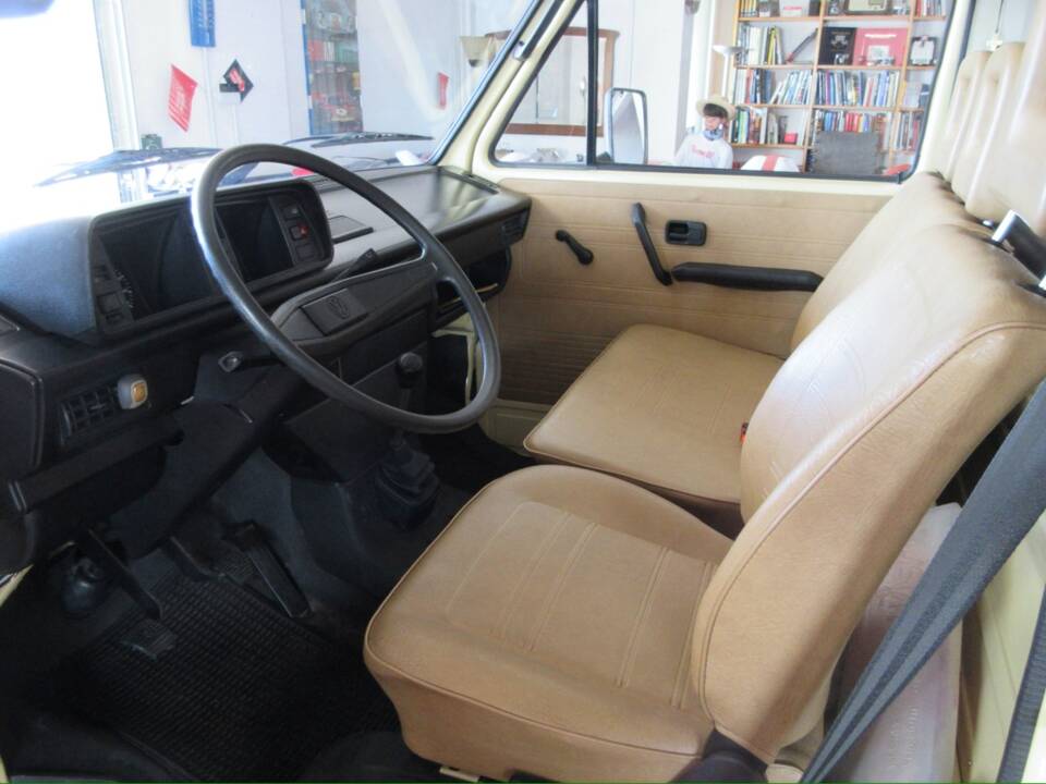Image 11/40 of Volkswagen T3 Caravelle 2.0 (1987)