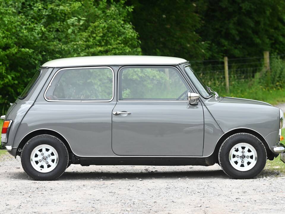 Image 2/24 of Austin Mini 1000 (1970)