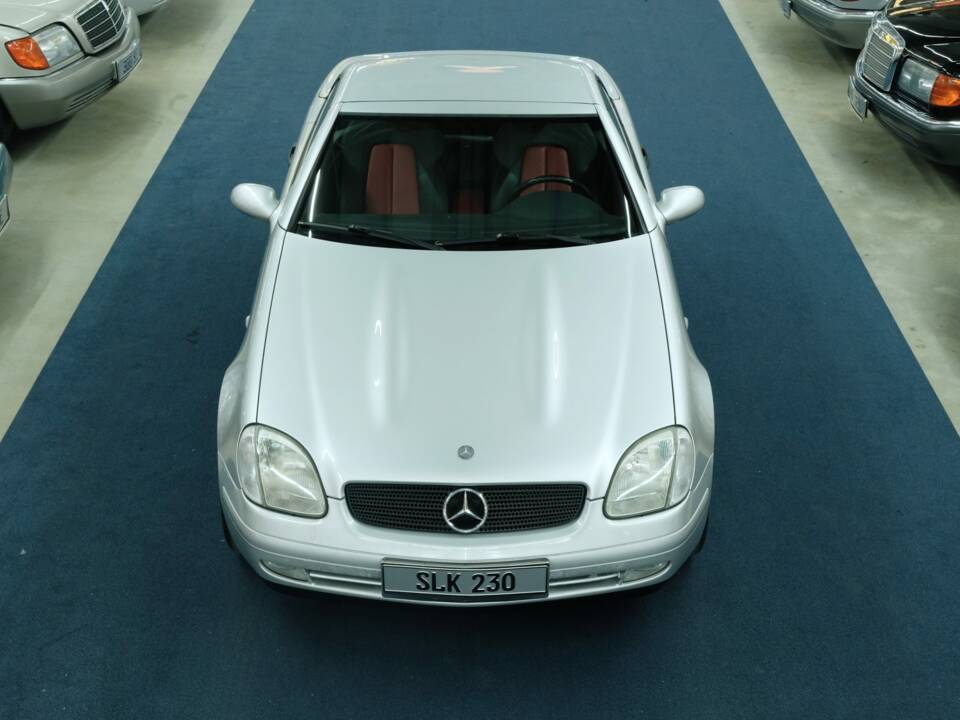 Immagine 3/50 di Mercedes-Benz SLK 230 Kompressor (1996)
