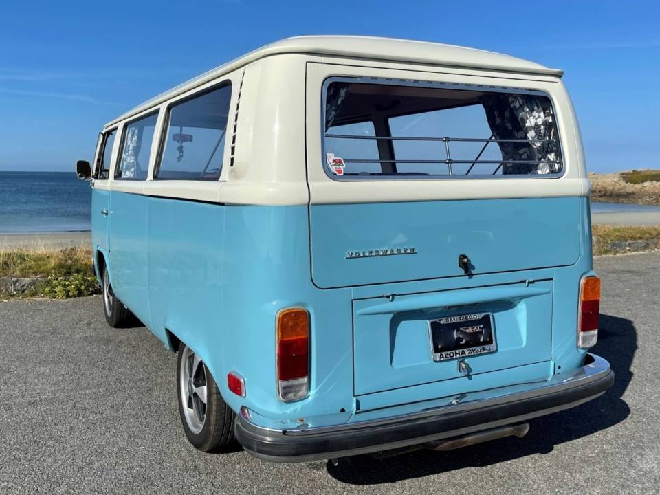 Immagine 3/13 di Volkswagen T2b Camper (1973)