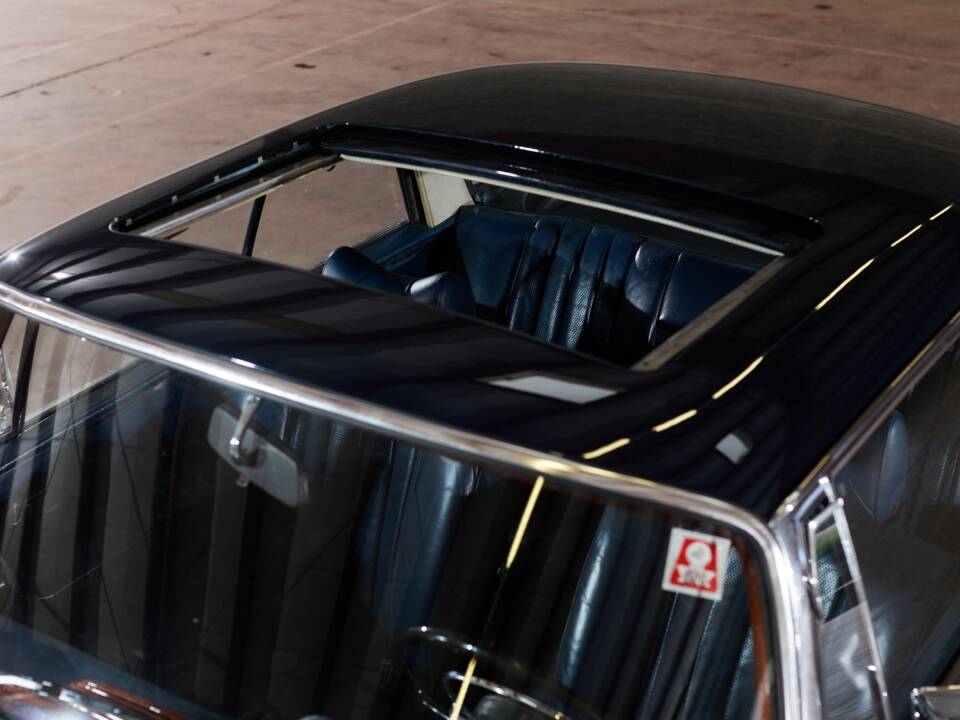 Image 16/91 of Mercedes-Benz 280 SE (1970)