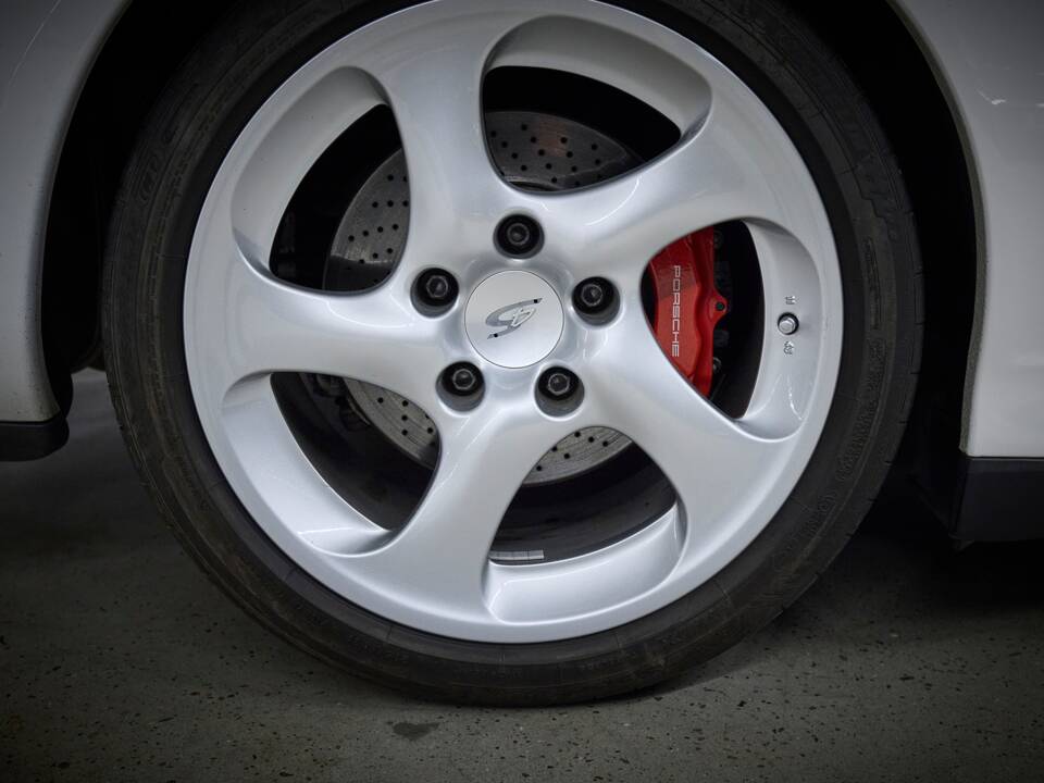 Bild 57/100 von Porsche 911 Carrera 4S (2004)