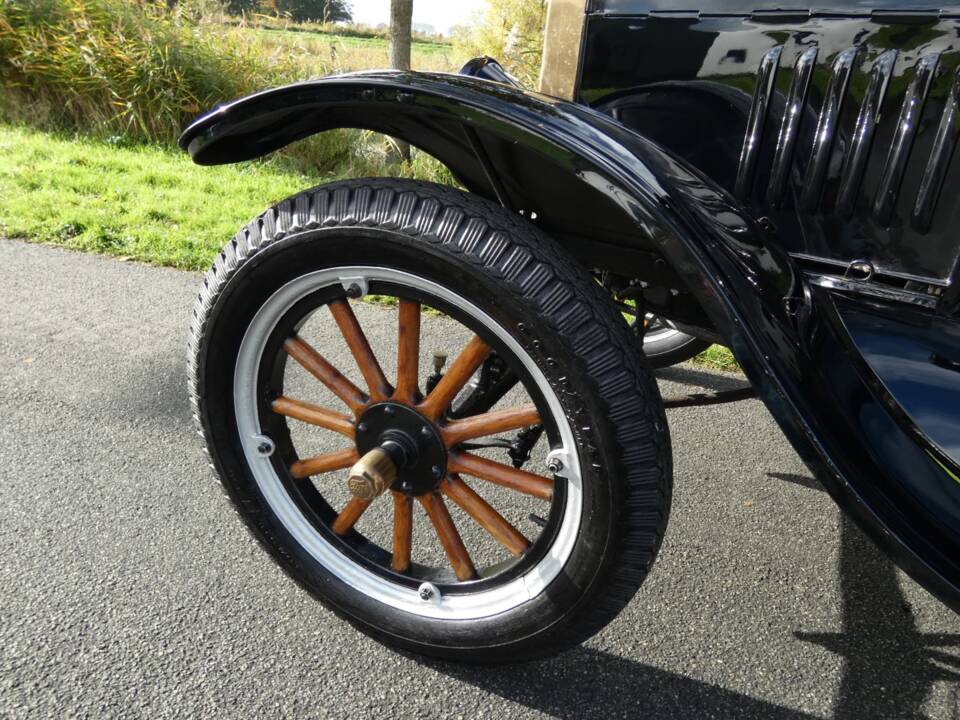 Image 23/41 of Ford Model T Touring (1925)