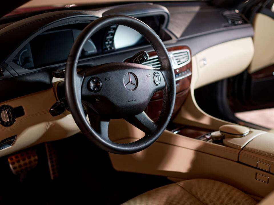 Bild 32/34 von Mercedes-Benz CL 500 4MATIC (2008)