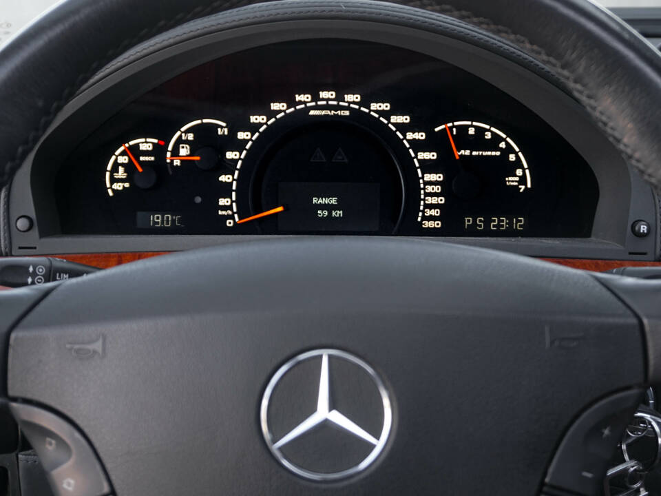Image 21/51 of Mercedes-Benz S 65 AMG L (2004)
