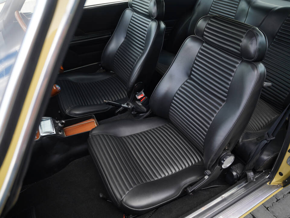 Bild 16/50 von Alfa Romeo 2000 GT Veloce (1975)