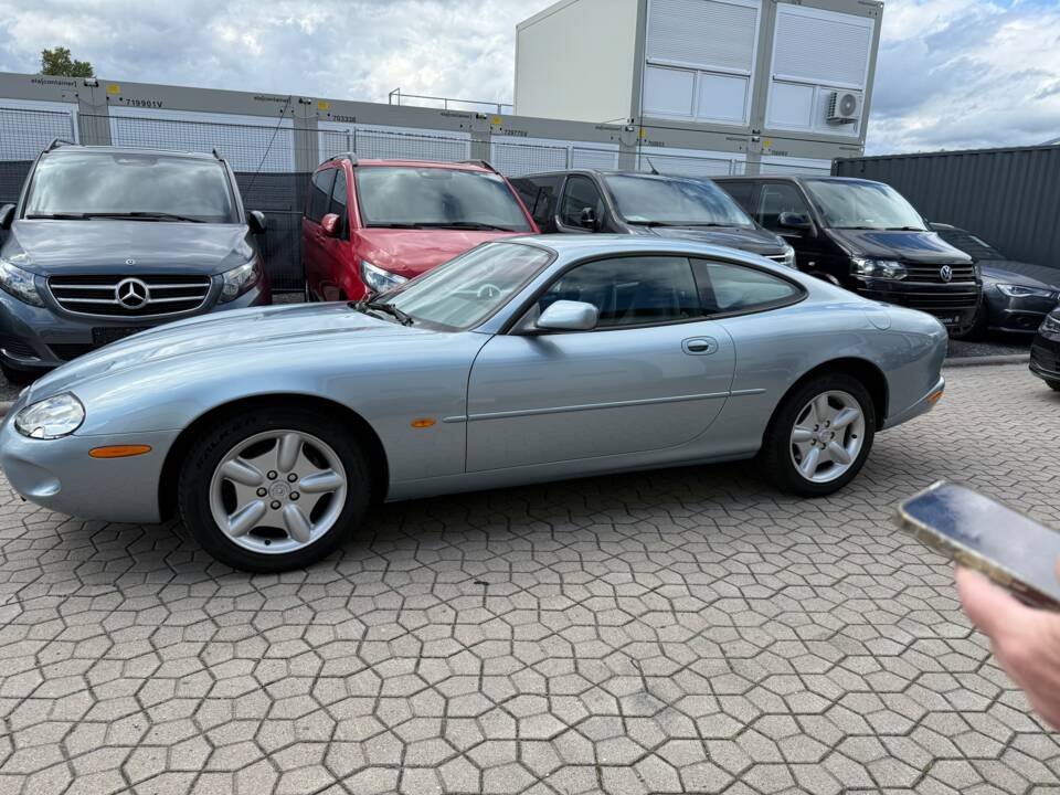 Image 5/8 of Jaguar XK8 4.0 (1997)