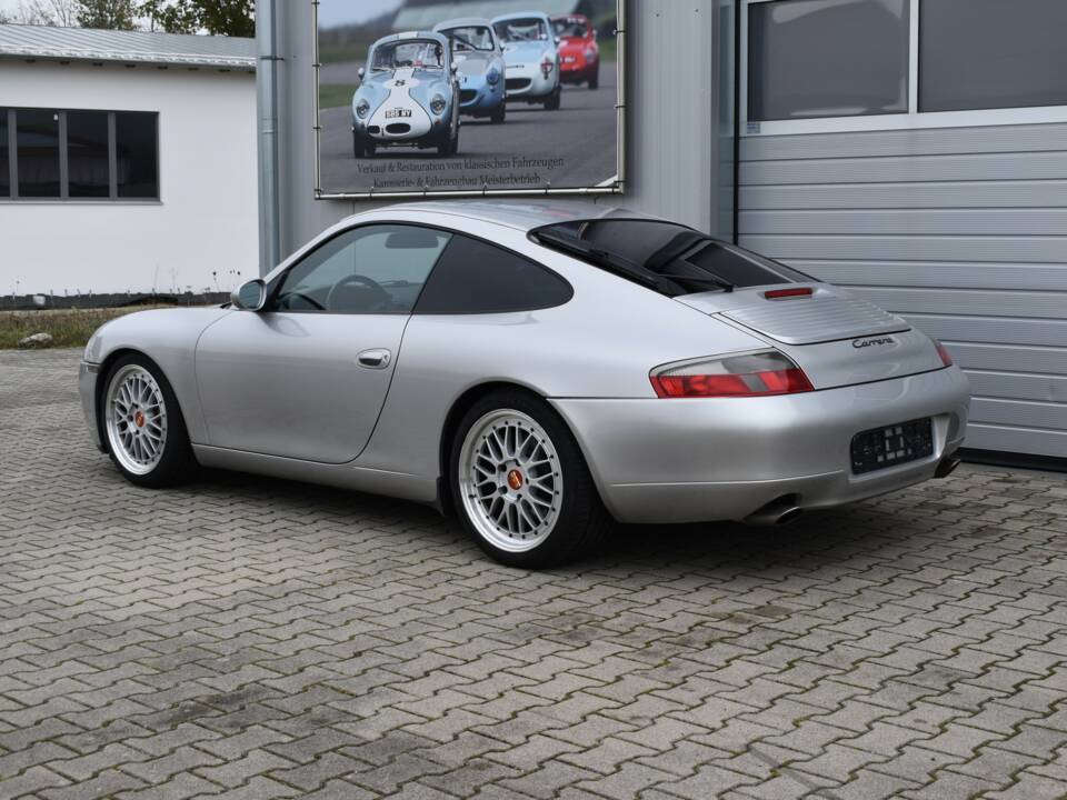 Imagen 4/36 de Porsche 911 Carrera (2000)