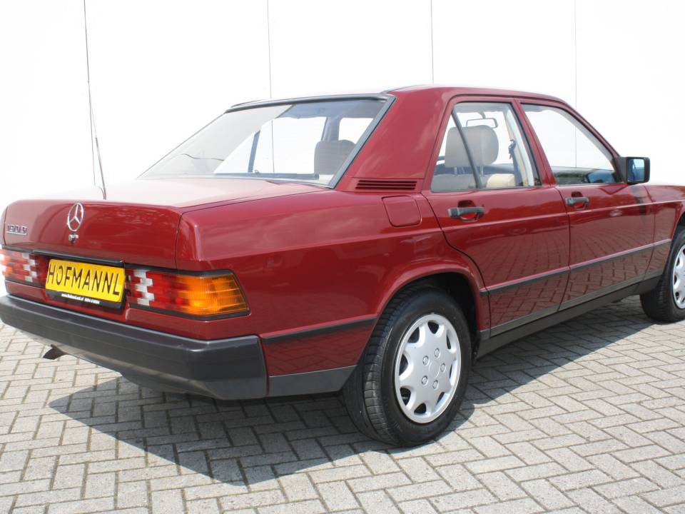 Image 2/16 of Mercedes-Benz 190 D (1985)