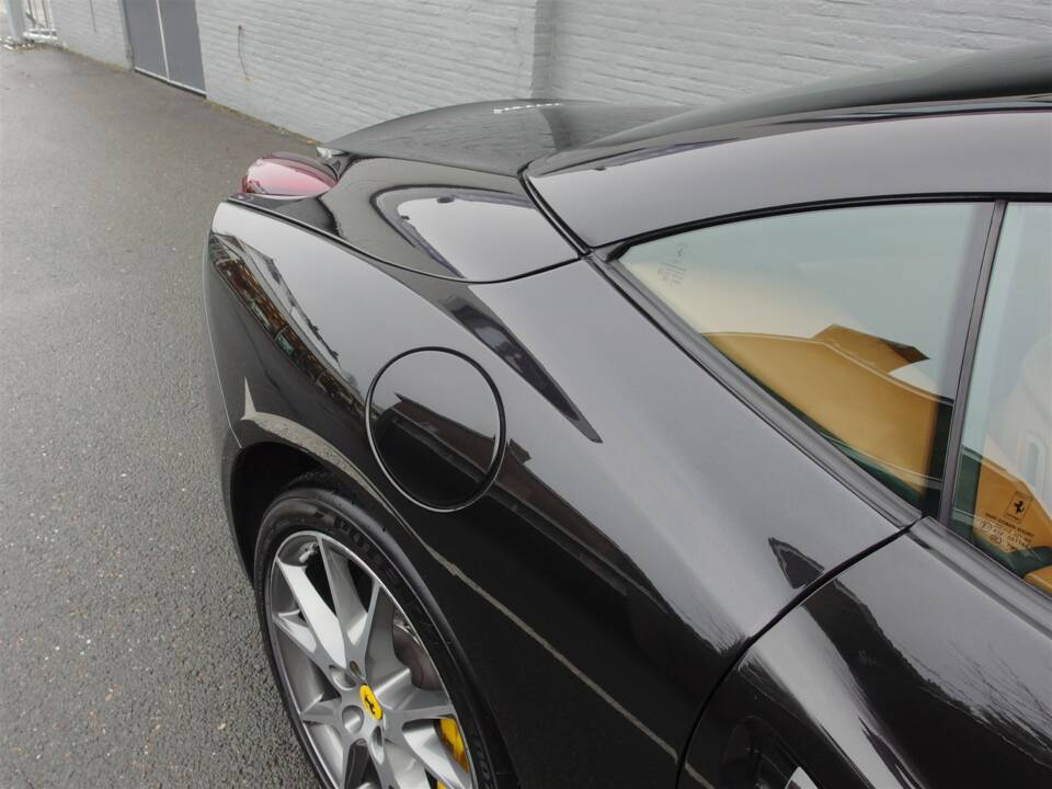 Image 15/99 of Ferrari California (2010)