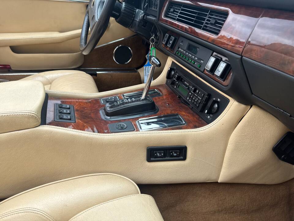 Image 11/64 of Jaguar XJ-S Convertible (1989)