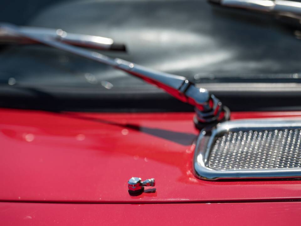 Image 26/50 of Volvo 1800 S (1968)