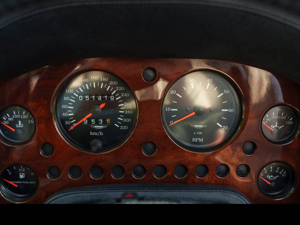Image 17/26 of Aston Martin Virage Volante (1994)