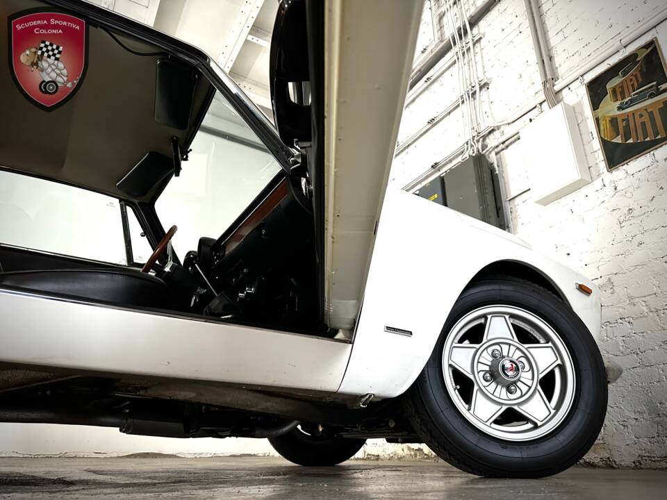 Immagine 11/53 di Alfa Romeo Giulia GT 1300 Junior (1970)