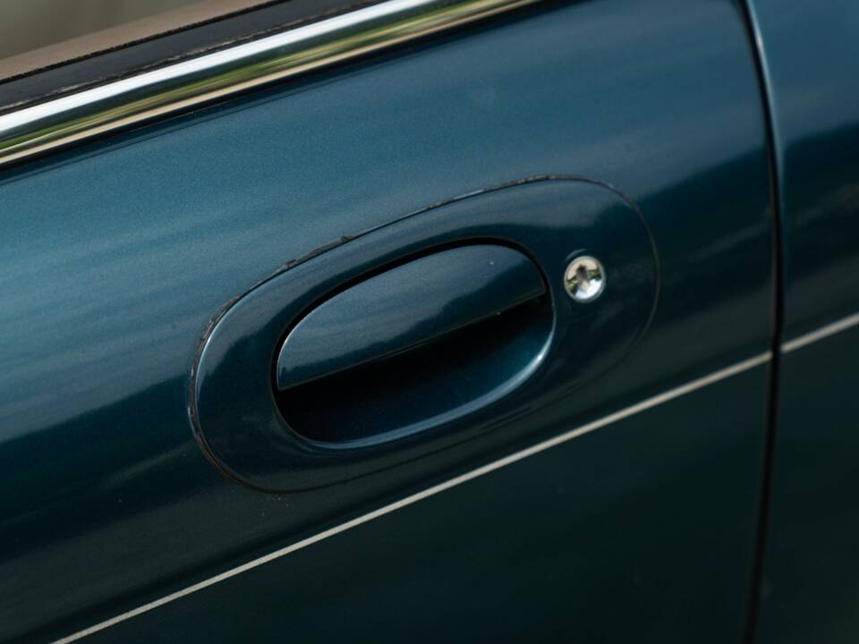 Afbeelding 11/50 van Jaguar XJ6 3.2 (1995)