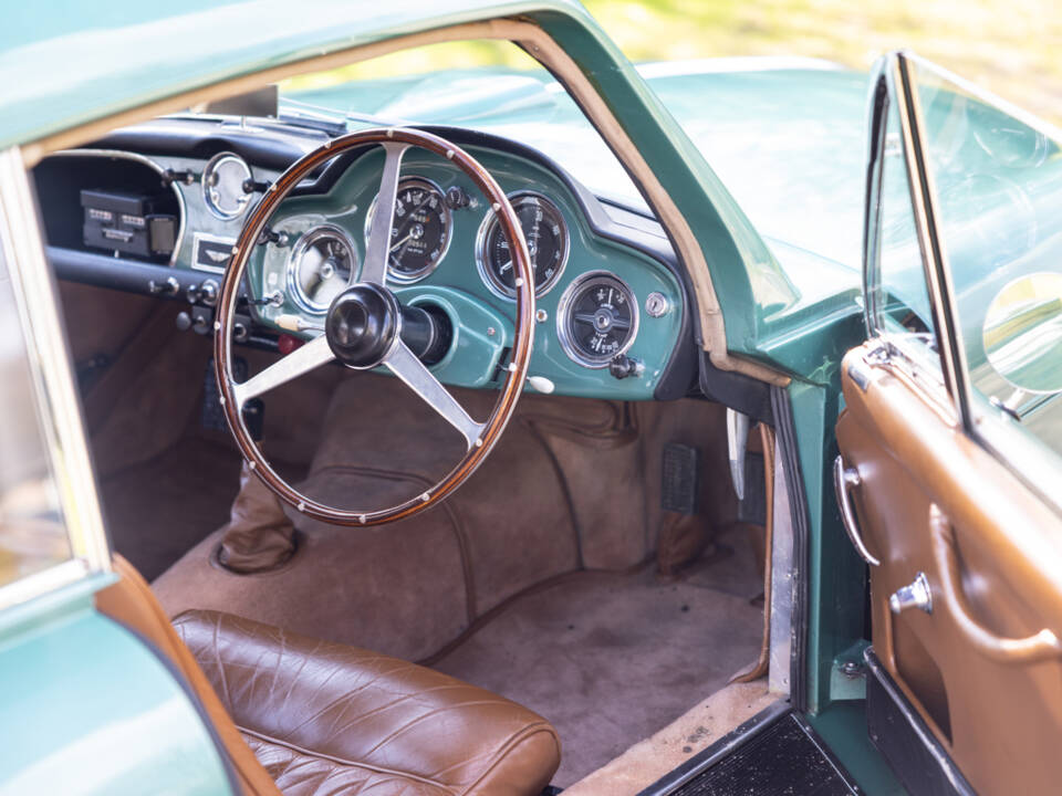 Image 16/50 of Aston Martin DB 2&#x2F;4 Mk III (1958)