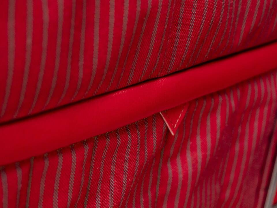 Image 19/29 of Renault Ondine (1960)