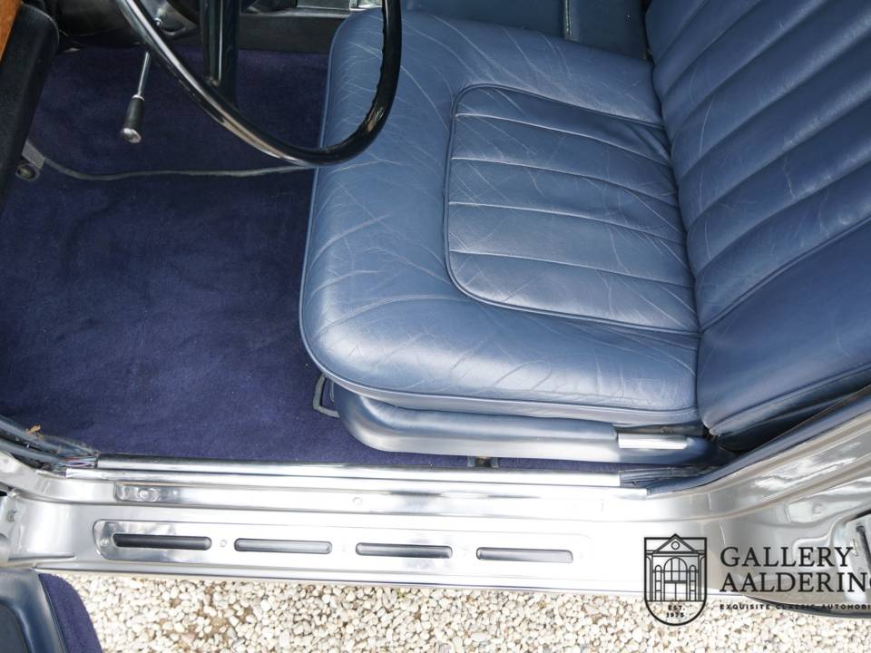 Image 10/50 of Rolls-Royce Silver Shadow I (1972)