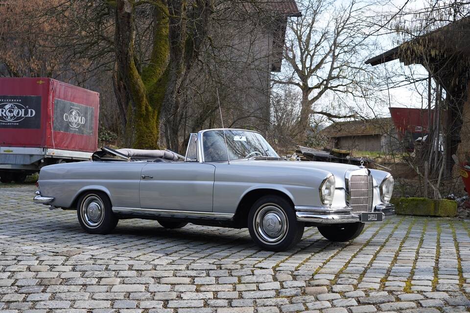 Image 10/13 of Mercedes-Benz 220 SE b (1962)