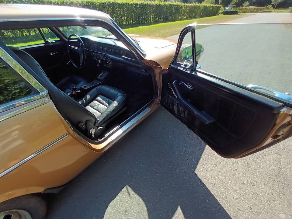 Image 40/73 of Volvo 1800 ES (1972)