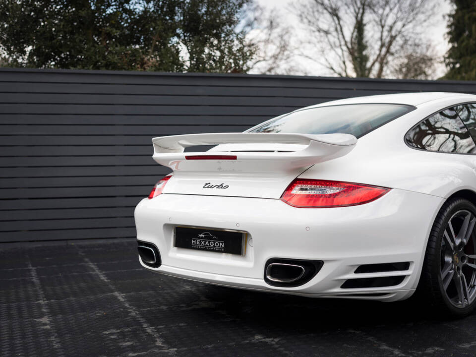 Image 14/27 of Porsche 911 Turbo (2010)
