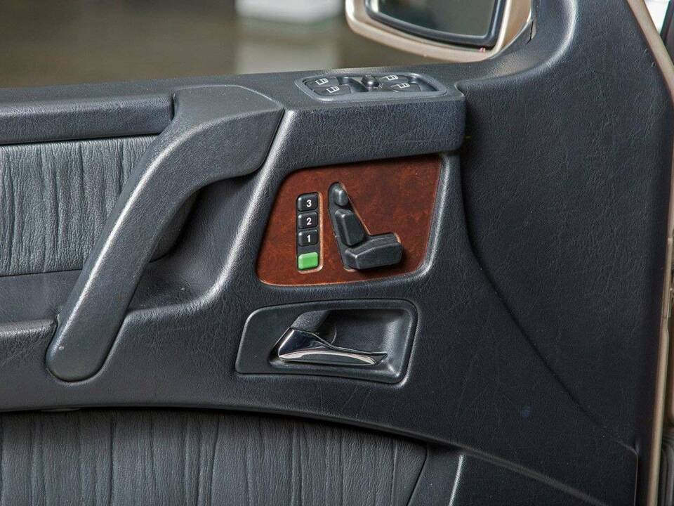 Image 12/20 of Mercedes-Benz G 500 (LWB) (2004)