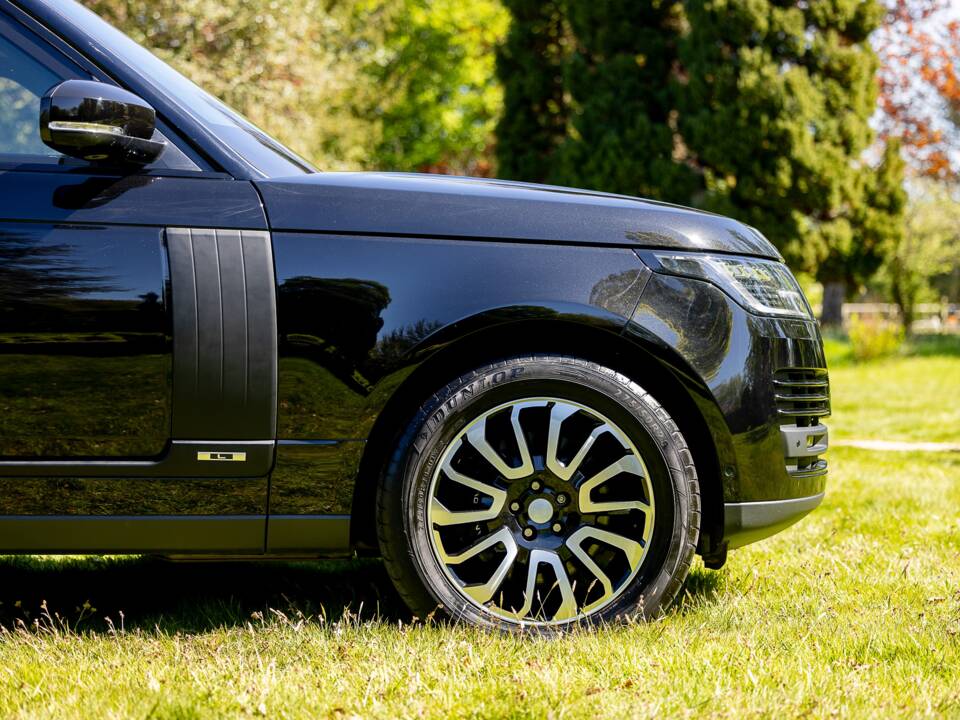 Image 13/49 of Land Rover Range Rover V8 Armoured (2022)