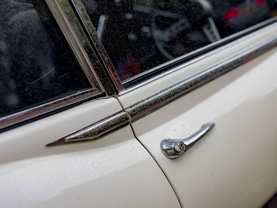 Image 21/50 de Jaguar Type E V12 (2+2) (1972)