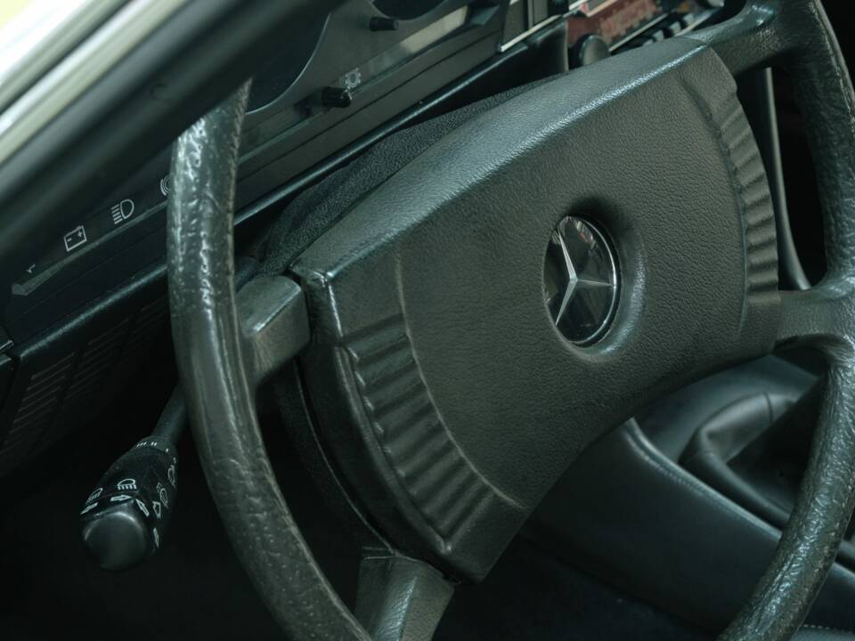 Image 20/50 de Mercedes-Benz 280 SLC (1977)