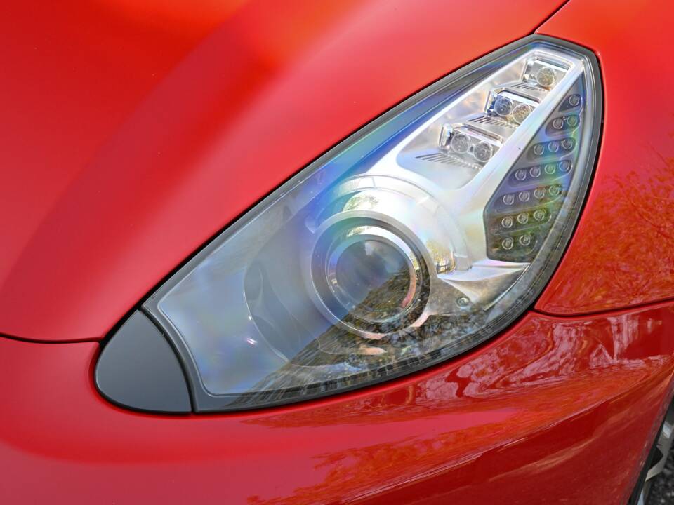 Afbeelding 50/50 van Ferrari California (2011)