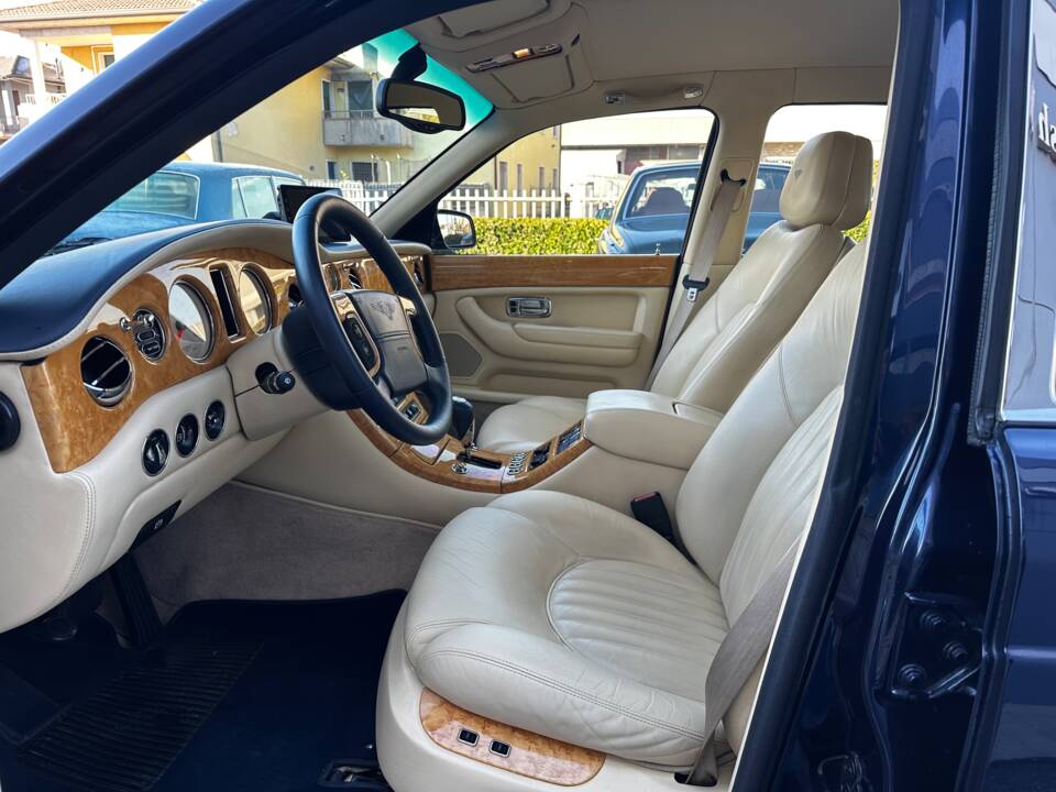 Image 11/22 of Bentley Arnage Red Label (2001)
