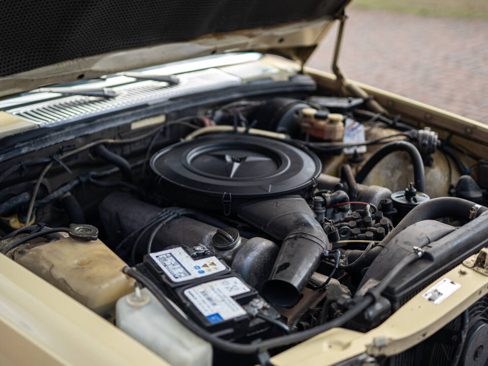 Image 9/40 of Mercedes-Benz 350 SE (1975)