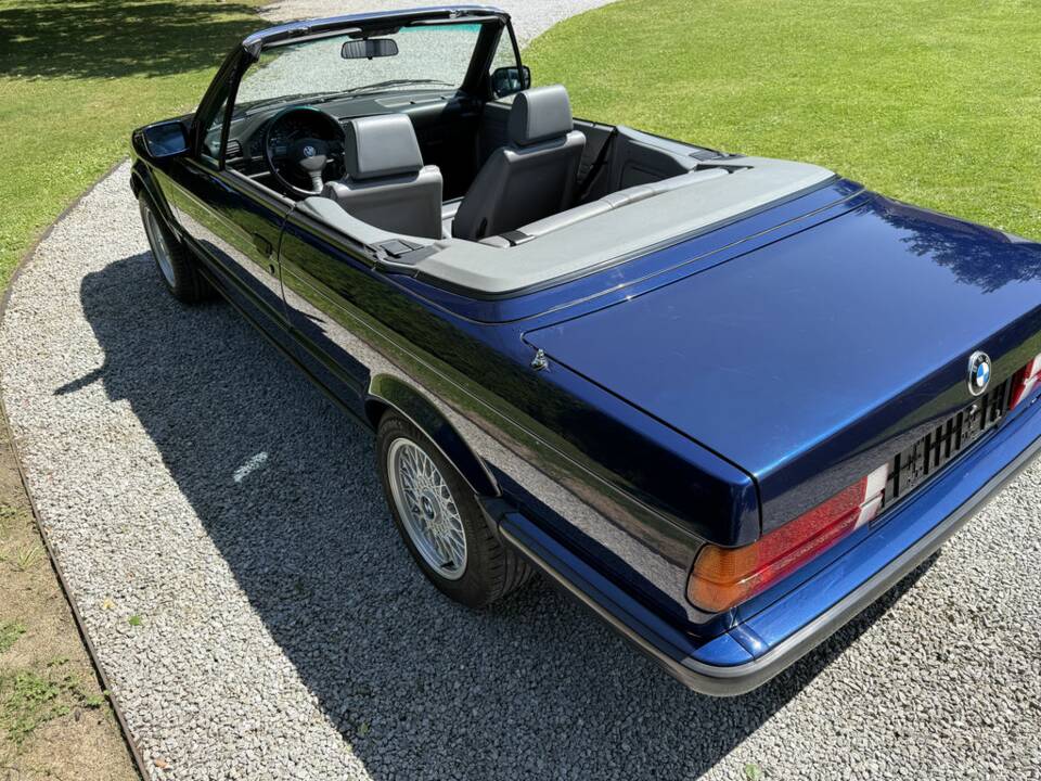 Immagine 8/8 di BMW 320i (1991)