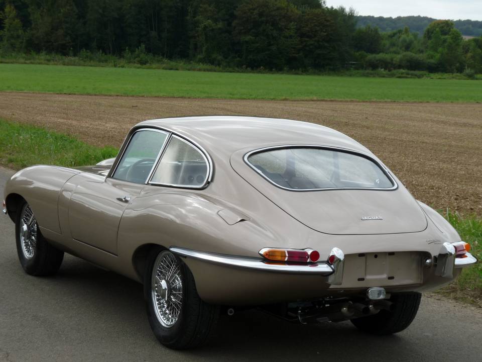 Image 4/12 of Jaguar E-Type 3.8 (1964)