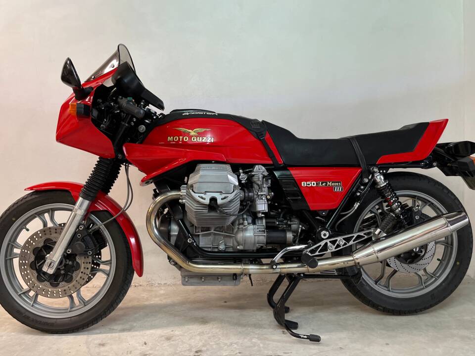 Image 1/26 de Moto Guzzi 850 LeMans III (1984)