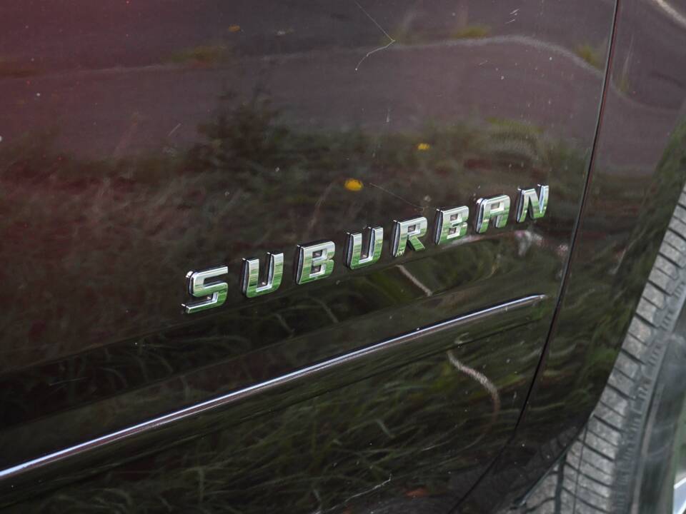 Image 44/50 of Chevrolet Suburban (2017)