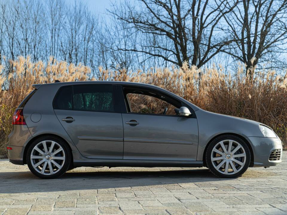 Immagine 5/50 di Volkswagen Golf V 3.2 R32 (2009)