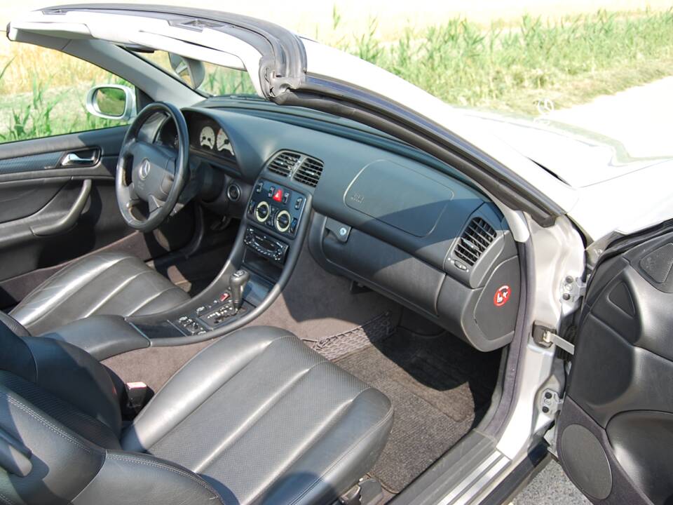 Image 33/46 of Mercedes-Benz CLK 200 (1999)