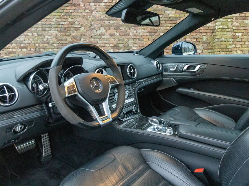 Immagine 23/50 di Mercedes-Benz SL 63 AMG (2012)