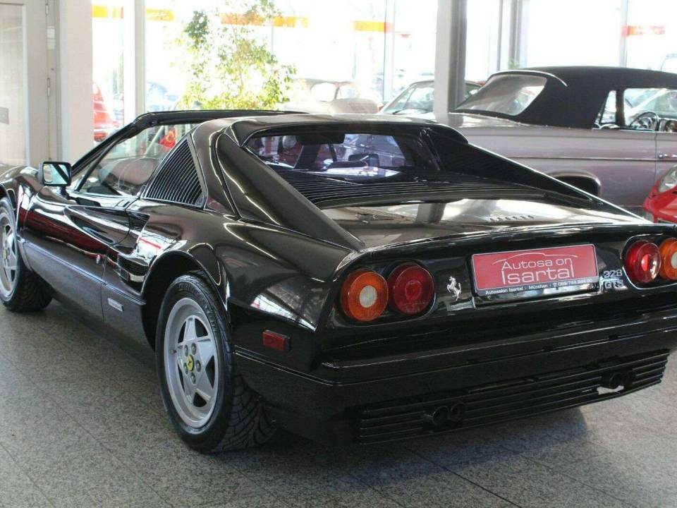 Image 4/18 de Ferrari 328 GTS (1989)