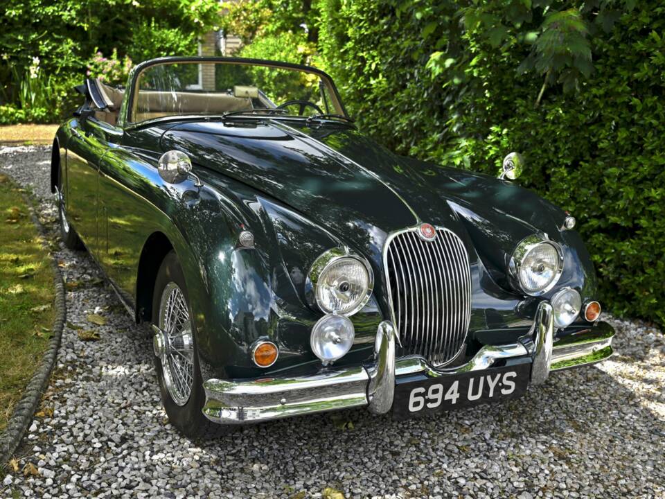 Immagine 4/50 di Jaguar XK 150 3.8 S DHC (1960)