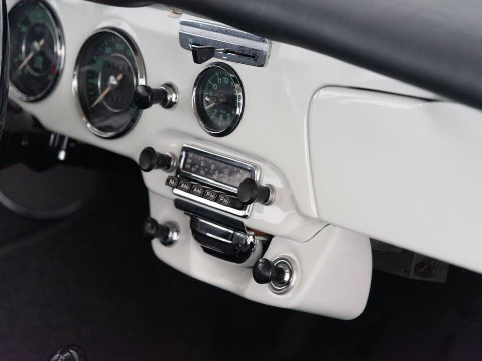 Image 31/37 of Porsche 356 C 1600 SC (1964)