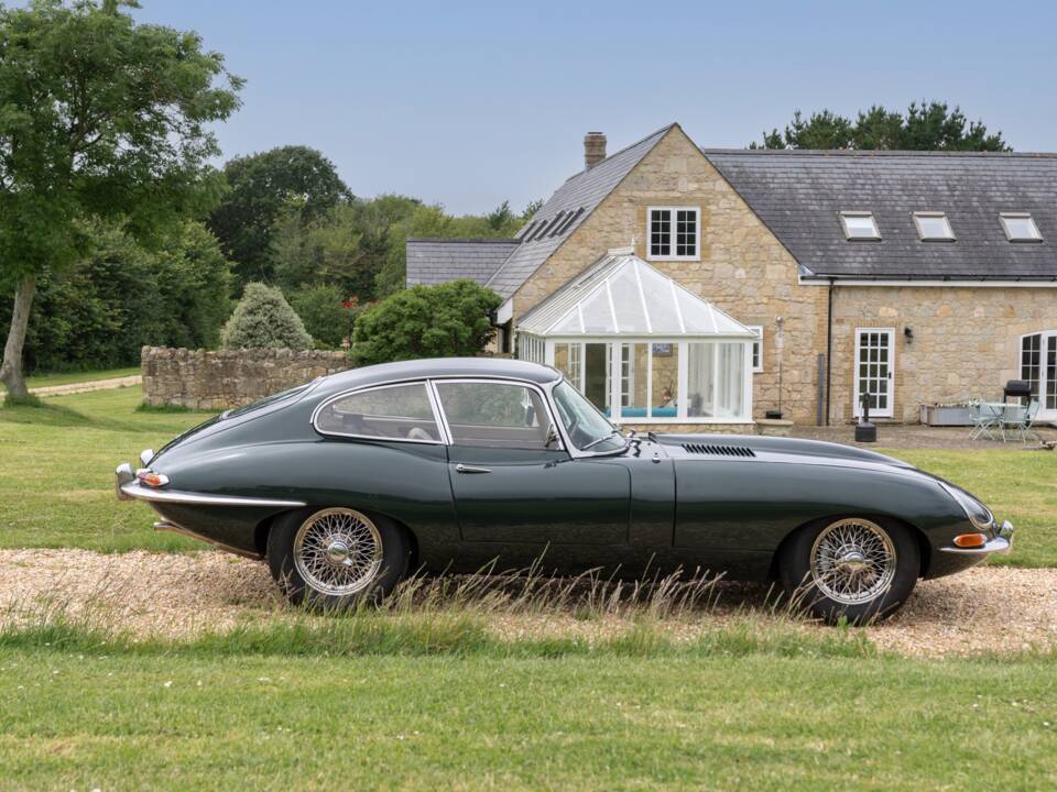 Image 12/25 de Jaguar Type E 4.2 (1964)