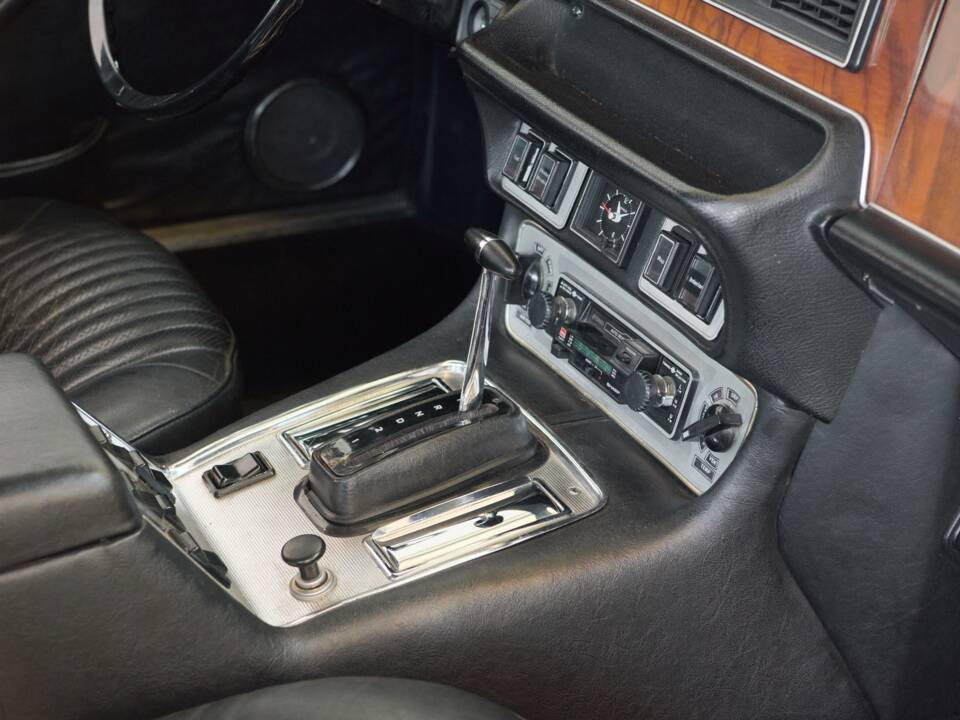 Bild 48/50 von Jaguar XJ 6 L 4.2 (1975)
