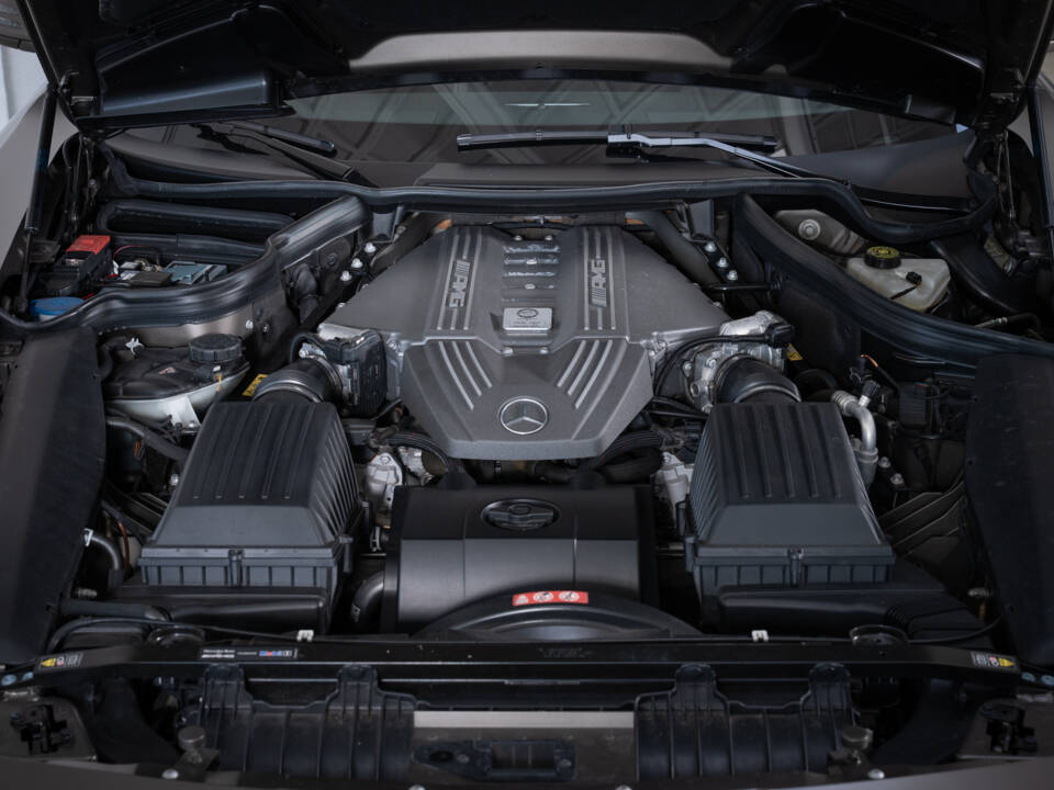 Image 30/33 of Mercedes-Benz SLS AMG (2010)