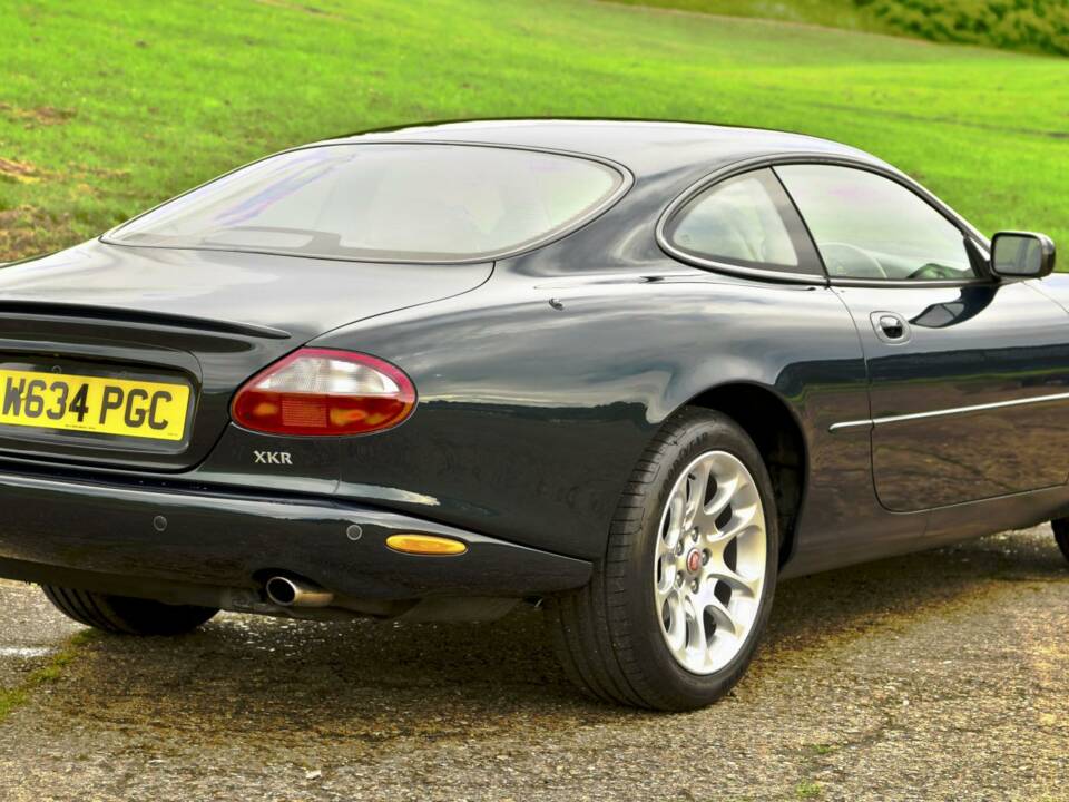 Image 9/50 of Jaguar XKR (2000)