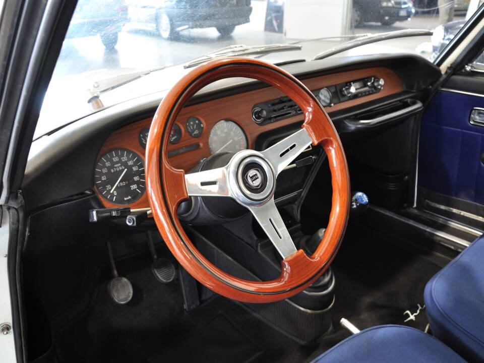 Image 21/32 of Lancia Fulvia 1.3 S (1973)