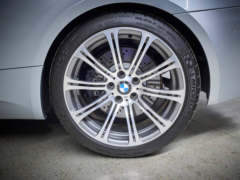 Image 36/100 of BMW M3 (2006)