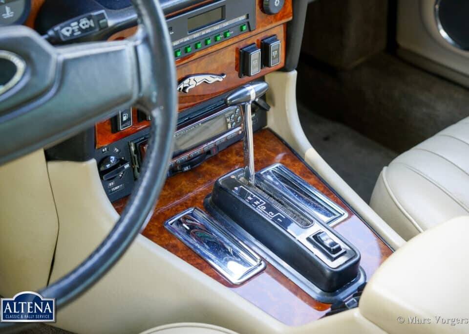 Image 21/57 de Jaguar XJ 12 (1986)